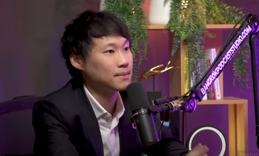 “ท็อป จิรายุส” ฉายภาพอนาคต 2030: AI โค่นมนุษย์ คนตกงานมหาศาล ชี้ทางรอดต้องมี “ทักษะมนุษย์” ควบคู่เทคโนโลยี