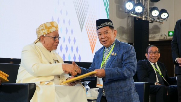 พี่น้องมุสลิมไทยร่วมยินดีกับ สามารถ,วรวีร์,ประสิทธิ์,สุนทร ได้รับการแต่งตั้งเป็นที่ปรึกษาจุฬาราชมนตรีคนที่ 19